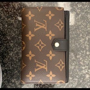 AUTHENTIC Louis Vuitton wallet